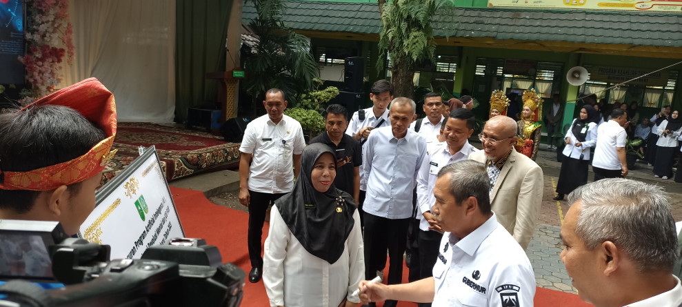 Kini Gubernur Riau H Syamsuar Luncurkan Pembelajaran Berbasis AI di SMKN 1 Pekanbaru