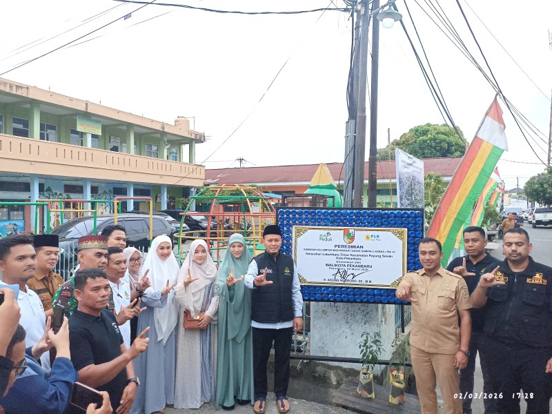 Walikota Pekanbaru Resmikan Kawasan Kemas di Payung Sekaki, Warga Olah Sampah Jadi Produk Bernilai