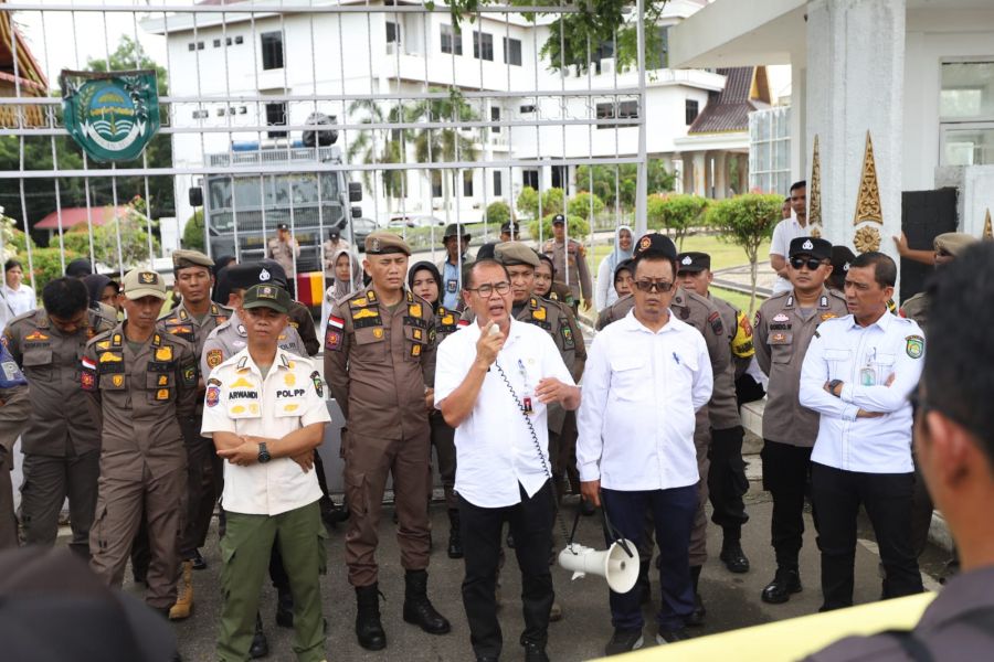 Puluhan Jurnalis di Rohul Lakukan Aksi Damai di Depan Kantor Bupati, Tuntut Evaluasi Kinerja Kominfo