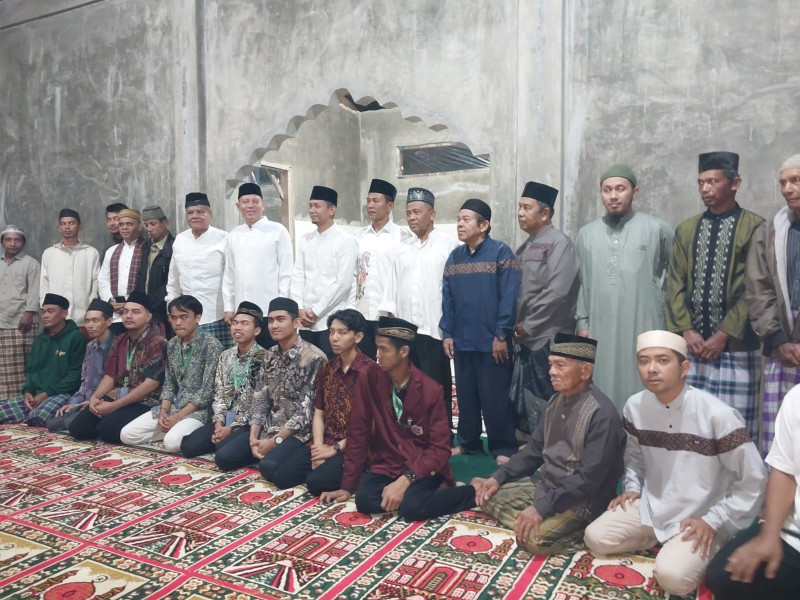 Pimpin Safari Subuh Berjemaah, Bupati Sabar AS Disambut Hangat di Kampung Melayu Ambacang Anggang