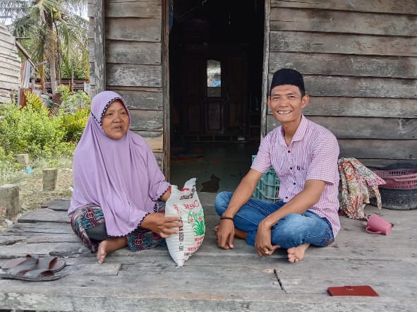 Budiman Bagikan Sembako Setiap Minggu Kepada Kaum Duafa dan Anak Yatim di Daerahnya