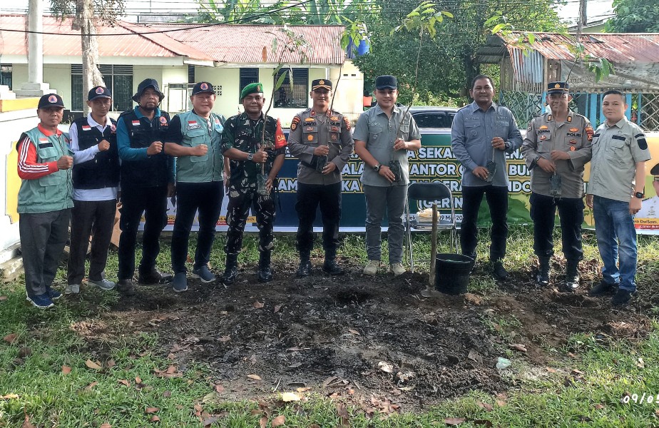 Cegah Karhutla,Kecamatan Bukit Raya dan Marpoyan Damai Gelar Apel Siaga Sekaligus Penanaman Pohon Dalam Program GERINA 2025