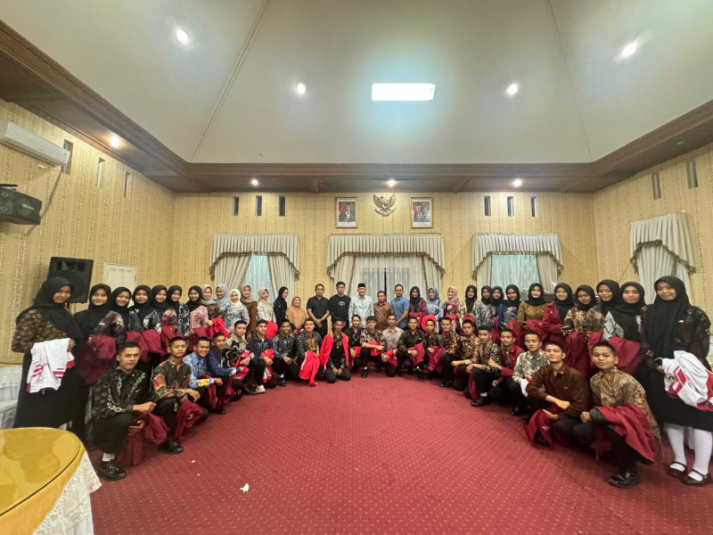 Sambangi Bupati Pasaman di Rumah Dinas, Ini Pesan Dan Harapan Sabar AS Pada Anggota Paskibraka