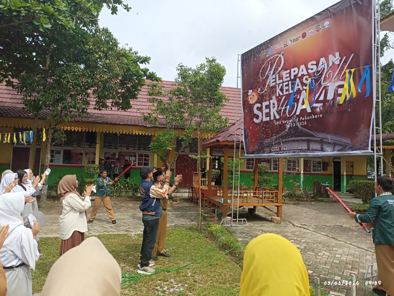 Suasana Haru Warnai Pelepasan Siswa Kelas XII SMA Negeri 4 Pekanbaru
