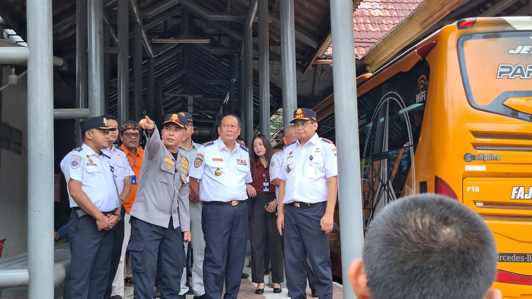Wamenhub Tinjau Terminal BRPS Pekanbaru, Pastikan Kesiapan Angkutan Lebaran 2025