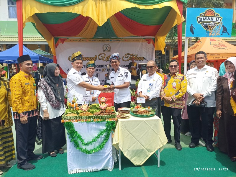 Semarak 30 Tahun SMAN 11 Pekanbaru,  Jhony Charles Sebagai Alumni Bangga Sekolah Terus Berprestasi