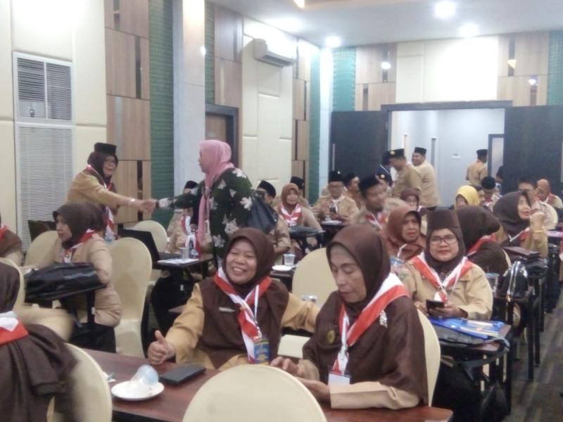 Sekertaris Disdik Pekanbaru Muzailis M.Pd MM Membuka Pelatihan Kursus Pembinaan Dasar Pramuka Bagi Kepala Sekolah SMP