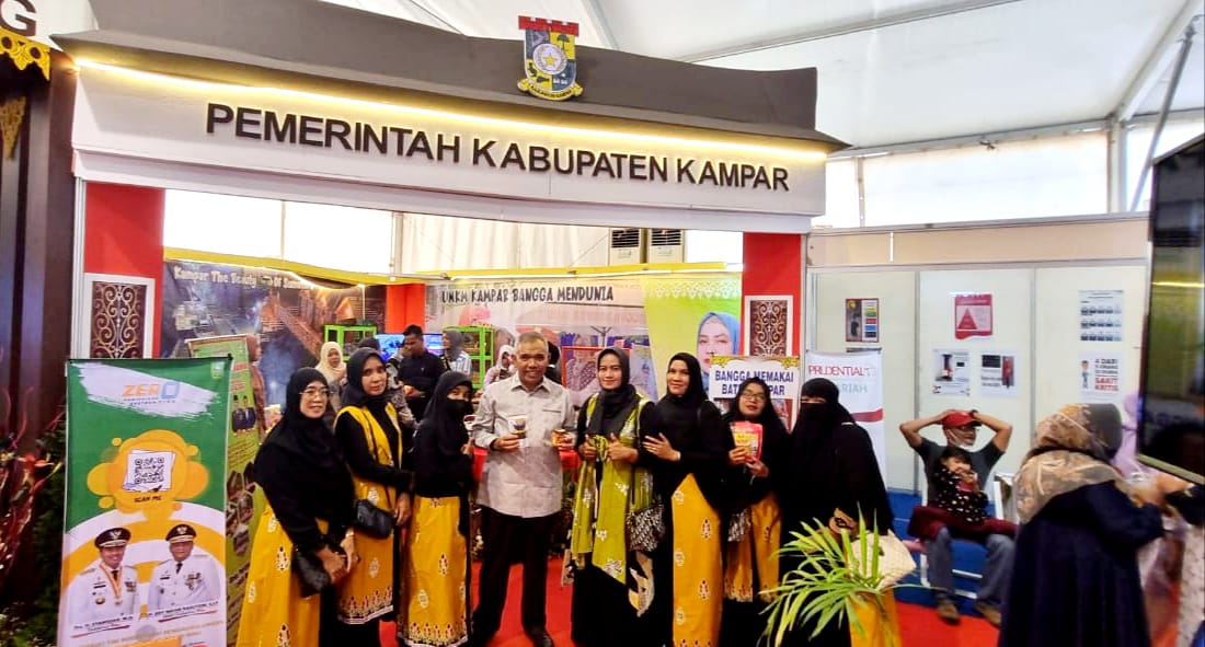 Pj Bupati Kampar Tinjau Stand Kampar di Riau Expo