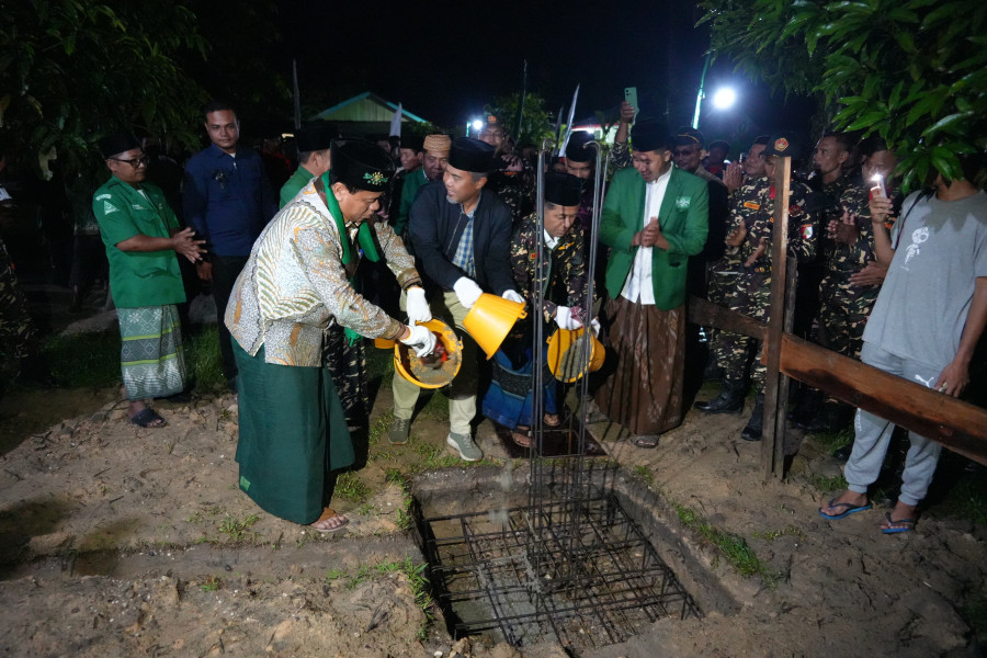 Bupati Suhardiman Amby Letakkan Batu Pertama Yayasan Al Hidayah