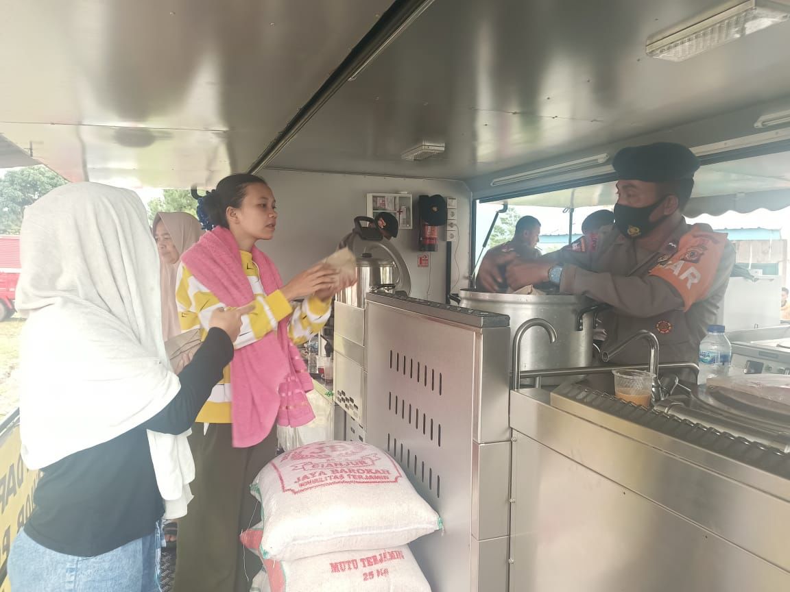 Food Truck Brimob Polri sediakan 18.000 Paket Makanan Yang Akan Dibagikan