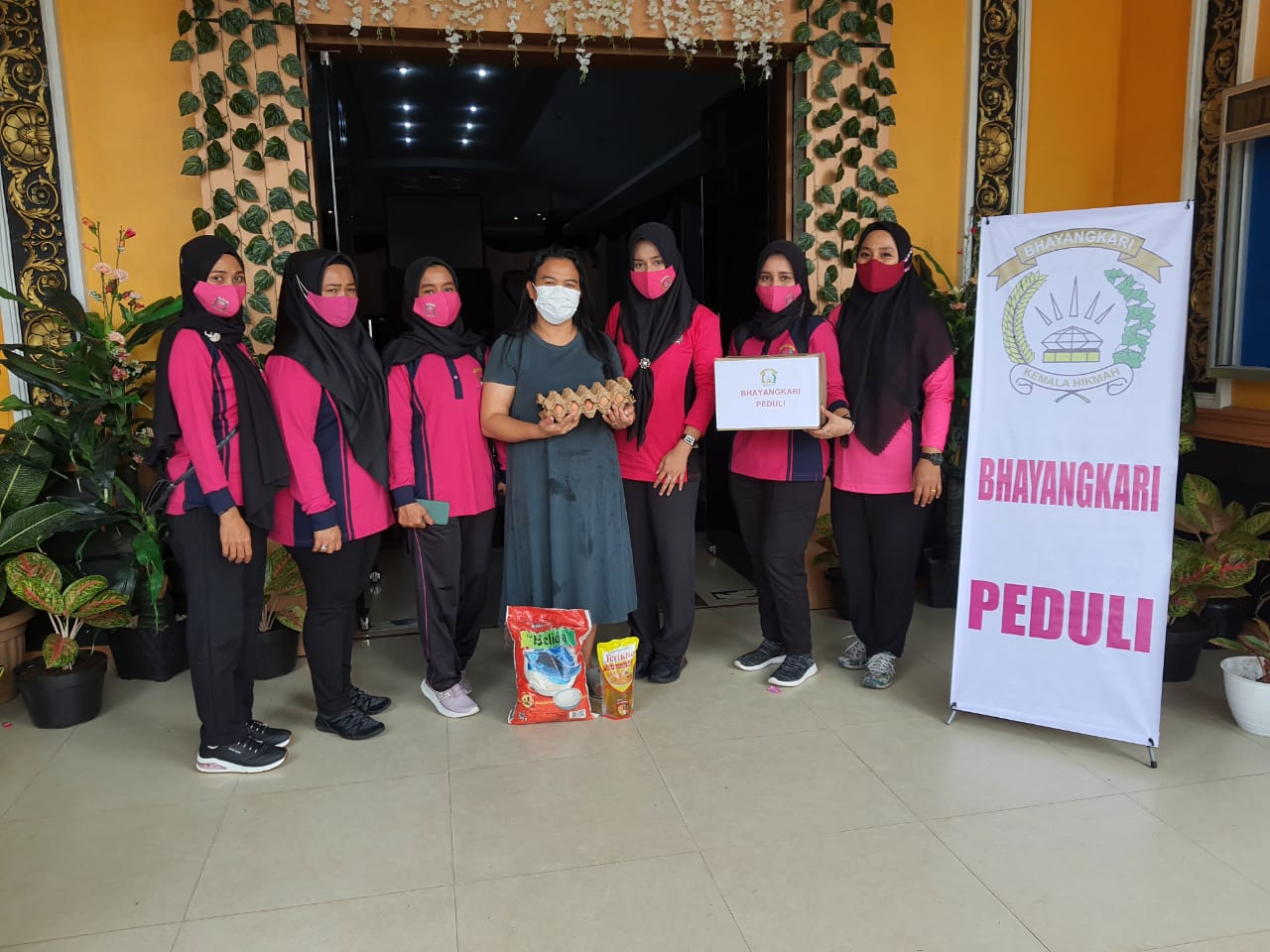 Gelar Bakti Sosial dan Serahkan Bantuan di Gereja Bethel Indonesia Pasir Halus di Desa Pantai Raja