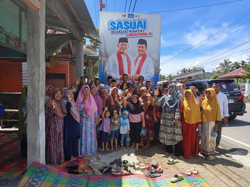 Pasangan Sasuai Idolaku, Calon Bupati Sabar AS Dijamu Ibu_Ibu Wirid Yasin