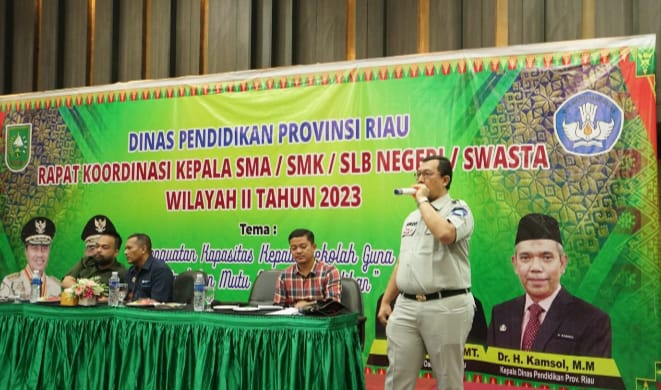 Berikan Sosialisasi Kepada Tenaga Pengajar Dalam Acara Koordinasi Kepala Sekolah Wilayah II Riau