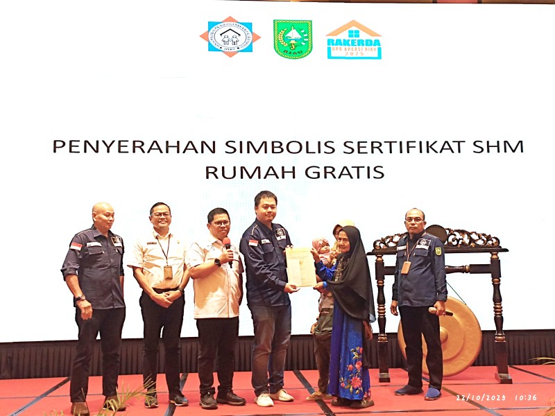 Wujud Kepedulian Dunia Usaha terhadap Masyarakat Kurang Mampu,Steven dari PT Solarindo Internusa Serahkan Rumah Gratis untuk Warga Pekanbaru