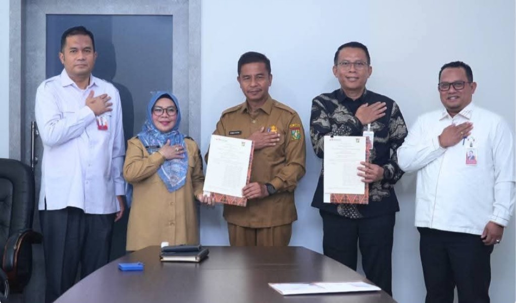 Bupati Kampar Bertemu Direksi Bank Riau Kepri Syariah, Bahas Dukungan Percepatan Pembangunan Daerah