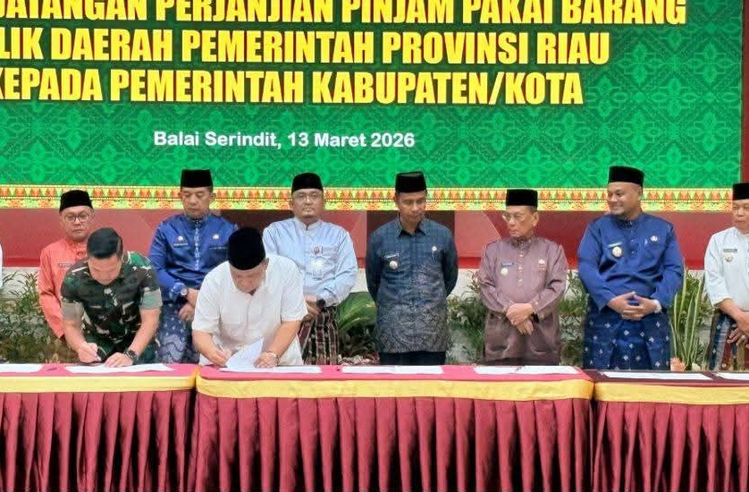 Bupati Kampar Hadiri Penandatanganan Perjanjian Pinjam Pakai BMD Pemprov Riau untuk Gerai Koperasi Merah Putih