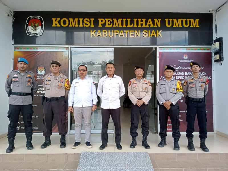 Personil Polres Siak Lakukan Patroli Rutin Ke Kantor KPU Kabupaten Siak