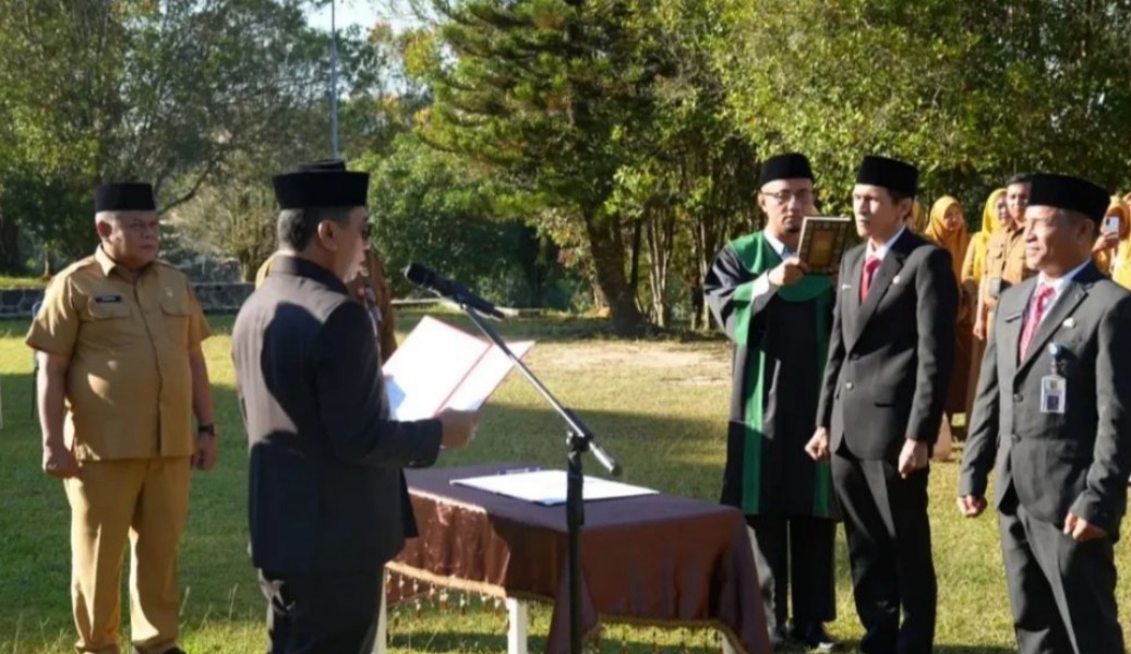 Sekda Kuansing Lantik Dua Pejabat Administrator, Tekankan Profesionalisme dan Dukungan Agenda Daerah