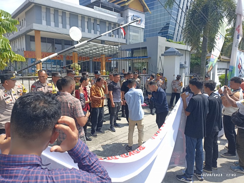 Aliansi Pemuda Mahasiswa Riau Bersatu (APMR_B),Gelar Aksi Tuntut Penuntasan Dugaan Korupsi di Kawasan Hutan Tahura SSH