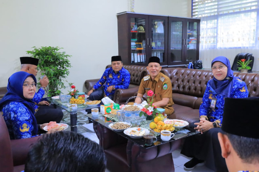 Pimpin Apel Pagi, Bupati Sabar AS Mengaku Bangga dengan Pejuang Kebersihan Di Dinas PRKP2LH