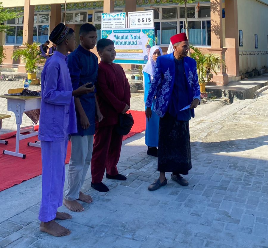 SMP N 47 Pekanbaru Gelar Peringatan Maulid Nabi Hadirkan Ustad Sarwan Kelana