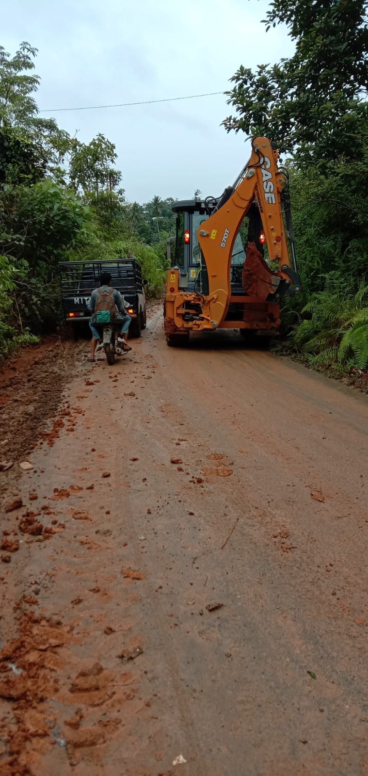 Siagakan Alat Berat Antisipasi  Longsor di Hulu Kuantan,Gerak Cepat Bupati Diapresiasi Warga