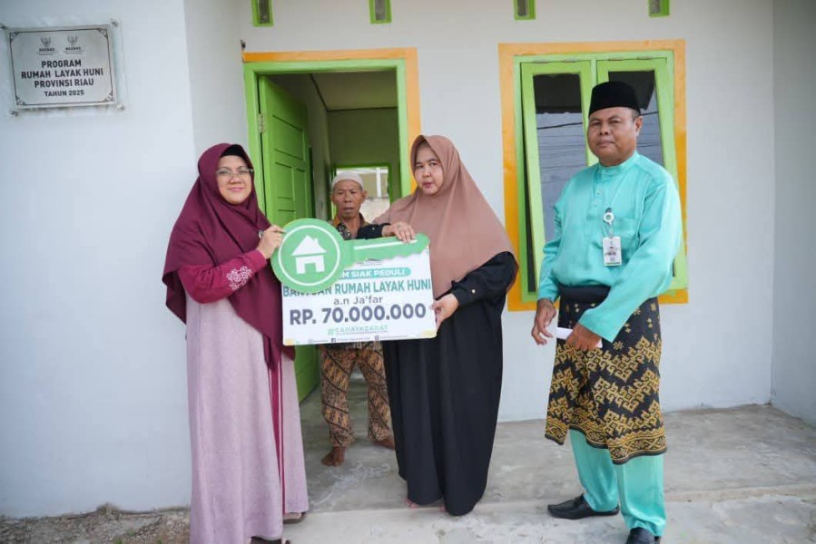 Bupati Siak Serahkan Bantuan Rumah Layak Huni dari Baznas untuk Warga Rempak