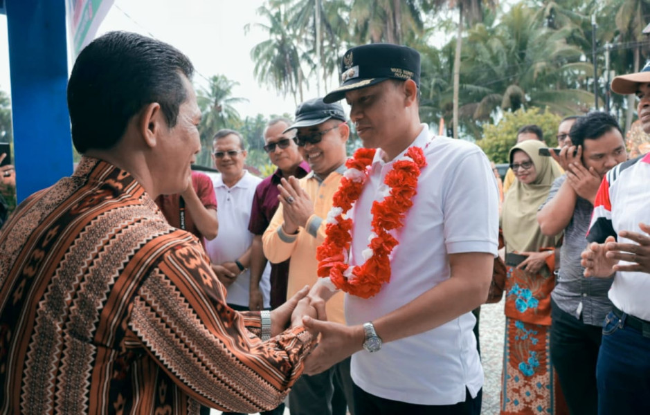 Bupati Sabar AS Buka Pertandingan Futsal Antar Guru Se-kabupaten Pasaman