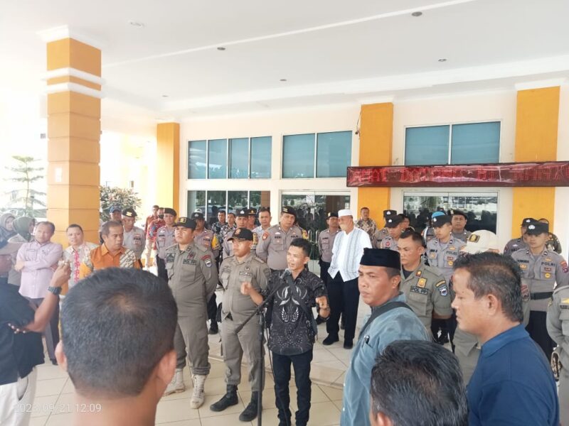 Koordinator Unjuk Rasa Dukung Bupati Pasaman Barat Hampir Baku Hantam Dengan Wartawan