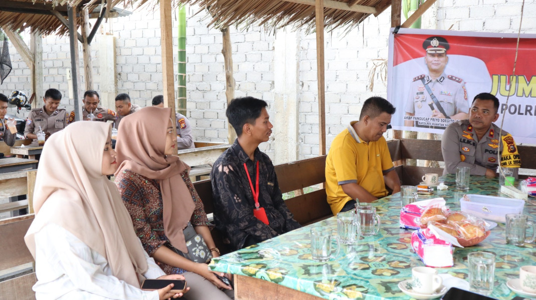 Polres Kuansing Gelar Jumat Curhat Dalam Rangka Mewujudkan Situasi Kamtibmas Aman dan Kondusif Jelang Pemilu Damai 2024