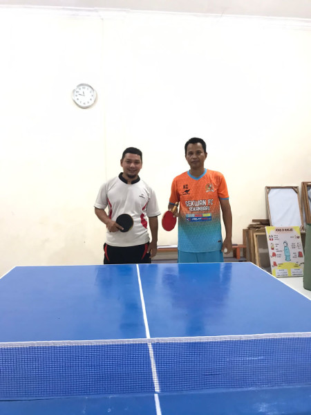 Hendri Pemred Kiblatriau.Com Raih Juara I Dalam Lomba Tenis Meja Yang Ditahan Pemuda RW 06 Kelurahan Tangkerang Barat