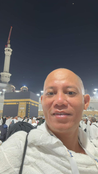 Cerita Cabup Sabar AS Mendapat Kemudahan Mencium Hajar Aswat Ketika Menjalani Ibadah Umroh