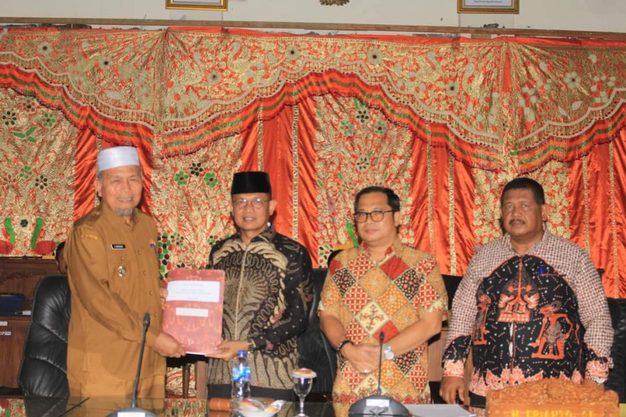 Bupati Hamsuardi Sampaikan Nota Keuangan Penyusunan RAPBD 2024