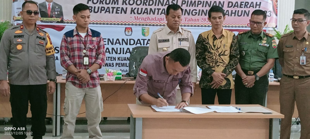 Suhardiman Amby Laksanakan Penandatanganan Naskah Perjanjian Hibah Daerah (NPHD) Antara Pemerintah Kabupaten Kuantan Singingi Dengan KPU dan Bawaslu