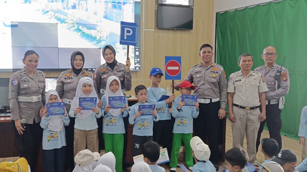 Ditlantas Polda Riau Tanamkan Budaya Tertib Berlalu Lintas Sejak Dini serta Edukasi Green Policing