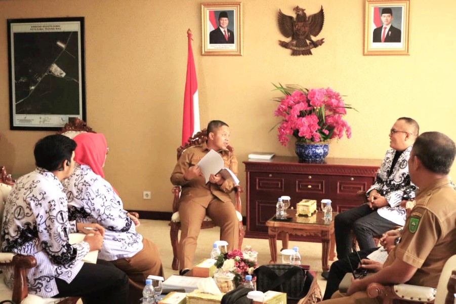 PGRI Riau Audiensi dengan Gubernur, Bahas  Terkait Dunia Pendidikan dan Renovasi Gedung Guru