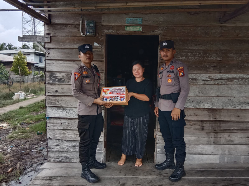 Polres Meranti Salurkan Bantuan Kemanusiaan Kepada Kaum Duafa di Selat Panjang Timur