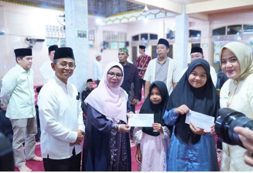 Peringatan Nuzulul Qur’an di Kuok Berlangsung Khidmat, Wabup Kampar Resmikan Bank Beras Masjid