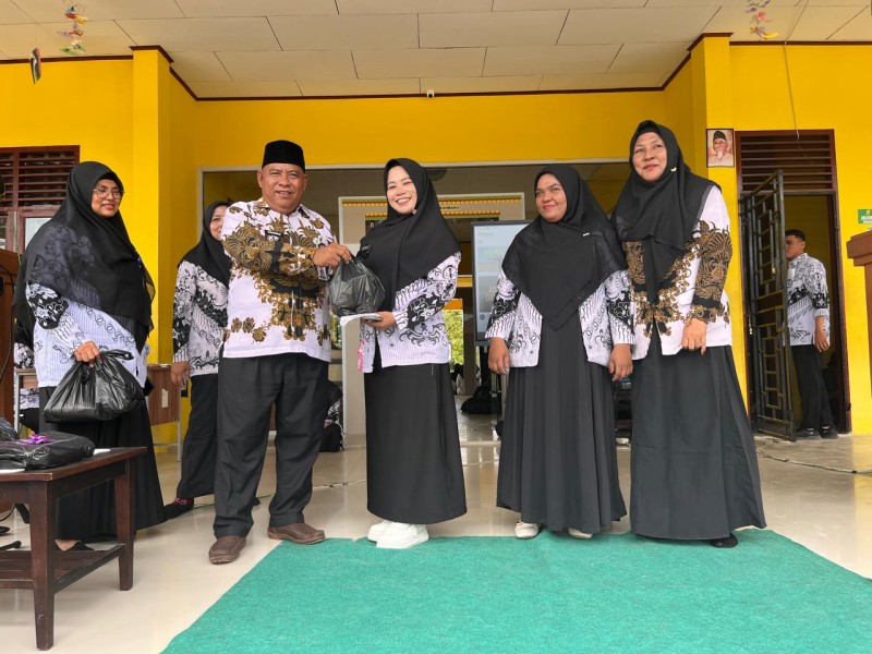 Suasana Haru Warnai Peringatan Hari Guru Nasional 2025 di SMAN 19 Pekanbaru