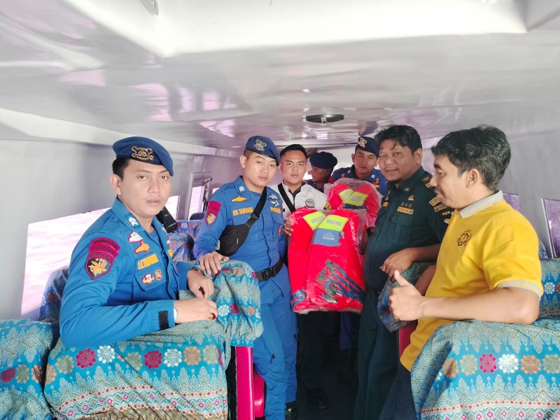 Pastikan Kelancaran dan Keamanan Para Pemudik,Sat Polairud Selat Panjang Cek Kapal Mudik