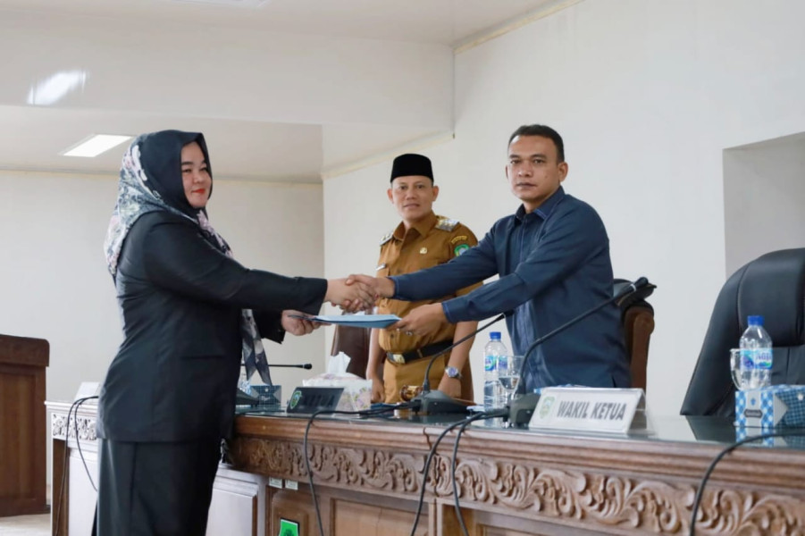 Bupati Sabar AS Hadiri Paripurna DPRD Pasaman