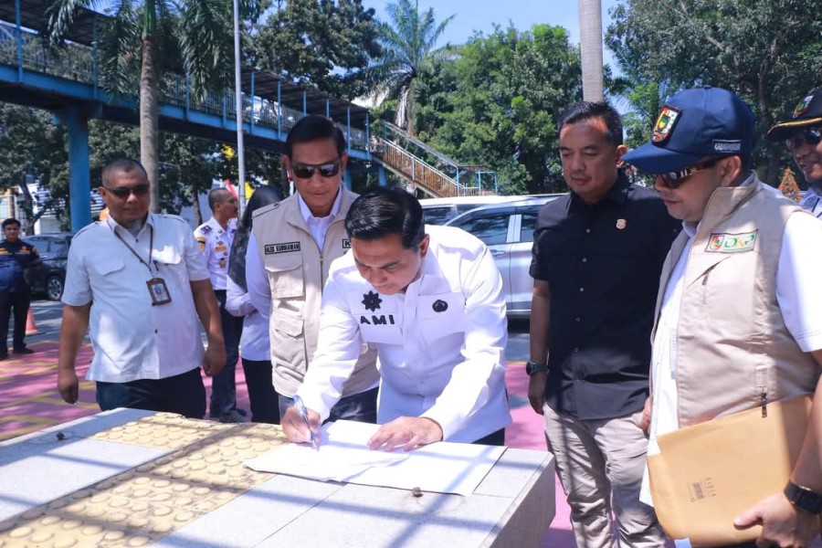 Sekdako Pekanbaru Pimpin Pengambilalihan  Empat Unit JPO