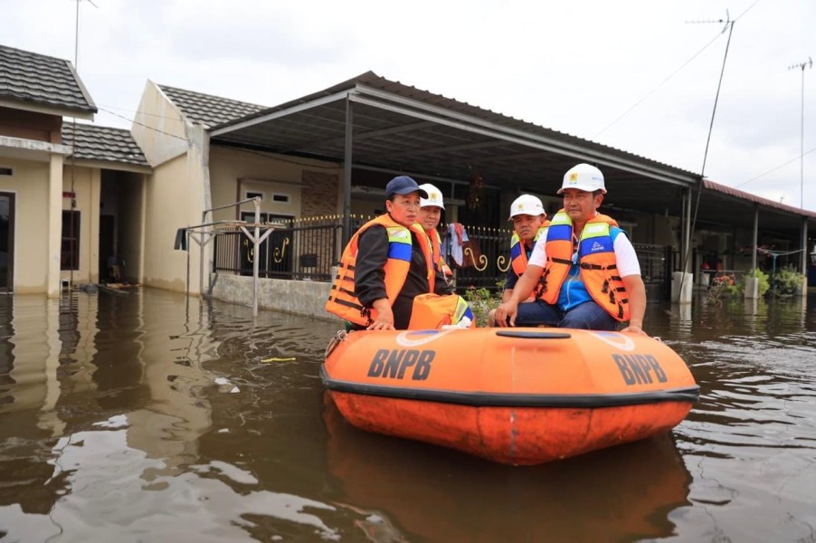 Gerak Cepat PLN Amankan Pasokan Listrik Yang Terdampak Banjir di Pekanbaru Riau