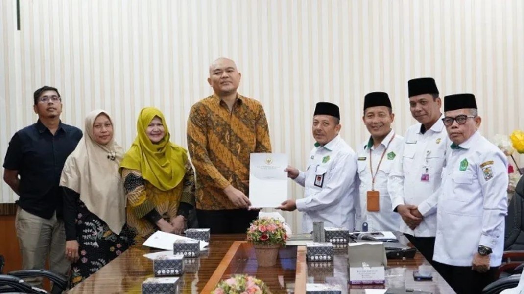 BPK RI Serahkan Hasil Pemeriksaan Keuangan Kemenag Riau 2025