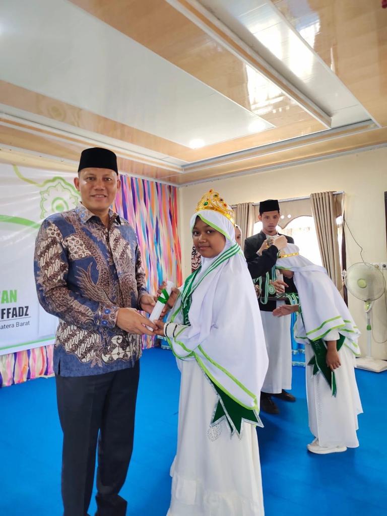 Rumah Tahfidz Al-Qur’an Al-Huffadz Laksanakan Wisuda Tahfidz Al-Qur’an Perdana Sabar AS berikan apresiasi